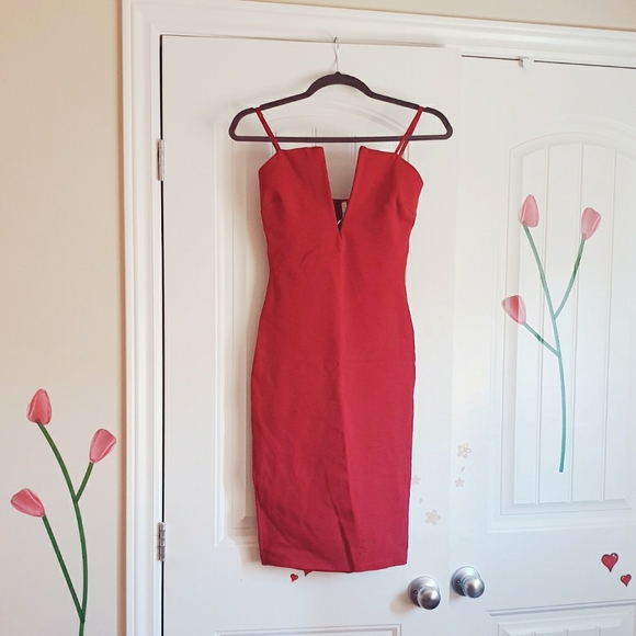 Sexy Mini Red low V-Cut Evening Dress - Picture 2 of 2